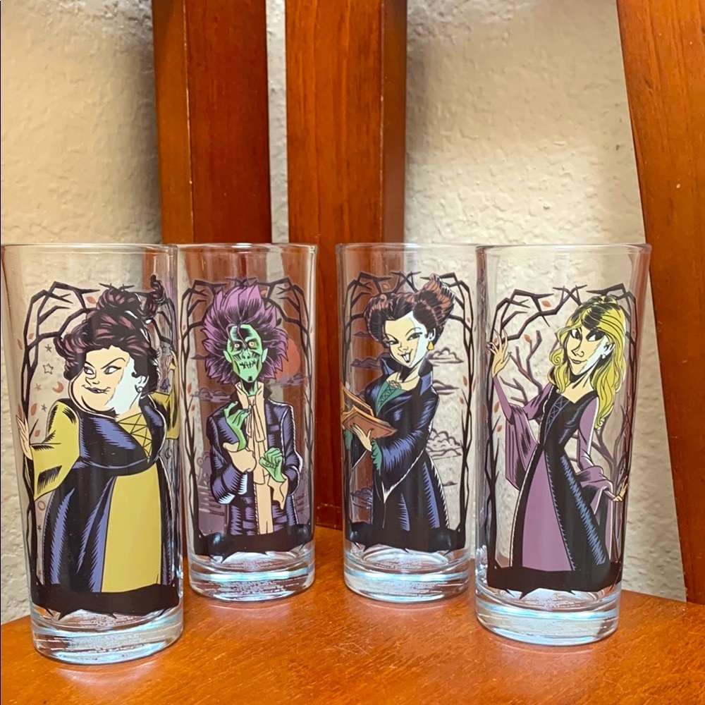 🔹Silver Buffalo Disney Hocus Pocus 4-Pack Tumble..
